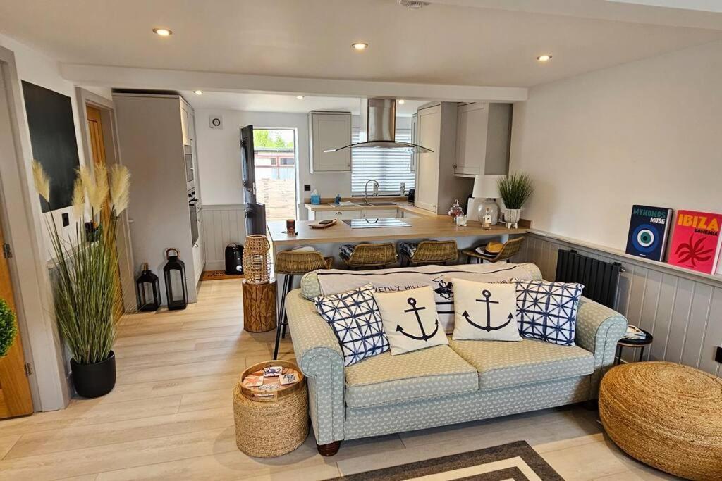 Humberston Boathouse Lodge & Hot Tub - Cleethorpes Beach Cabin Chalet Exterior photo
