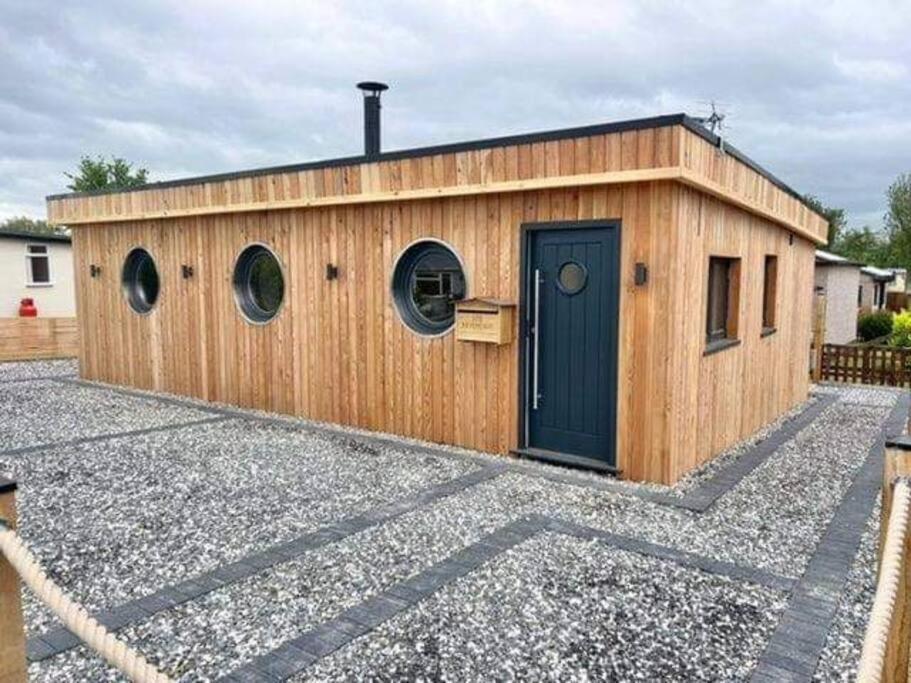 Humberston Boathouse Lodge & Hot Tub - Cleethorpes Beach Cabin Chalet Exterior photo