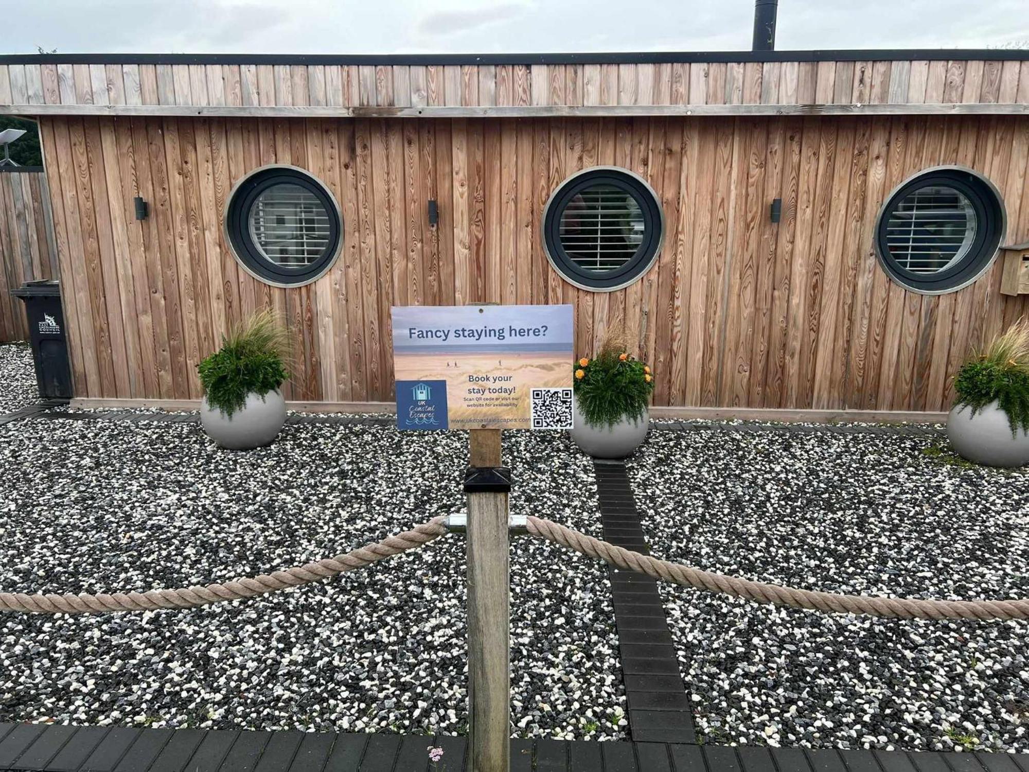 Humberston Boathouse Lodge & Hot Tub - Cleethorpes Beach Cabin Chalet Exterior photo